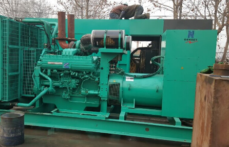 马尔康发电机组如何判断水冷式机油散热器内部是否需要清洗？