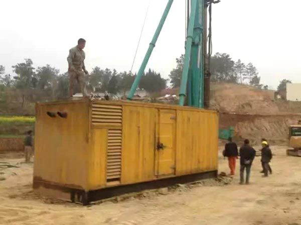 马尔康如何判断水冷式机油散热器密封件是否需要更换？